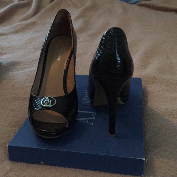 Shoes - Picture 2 of 5